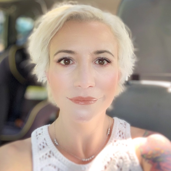 Meet your Posher, Nicole - Picture 4 of 8